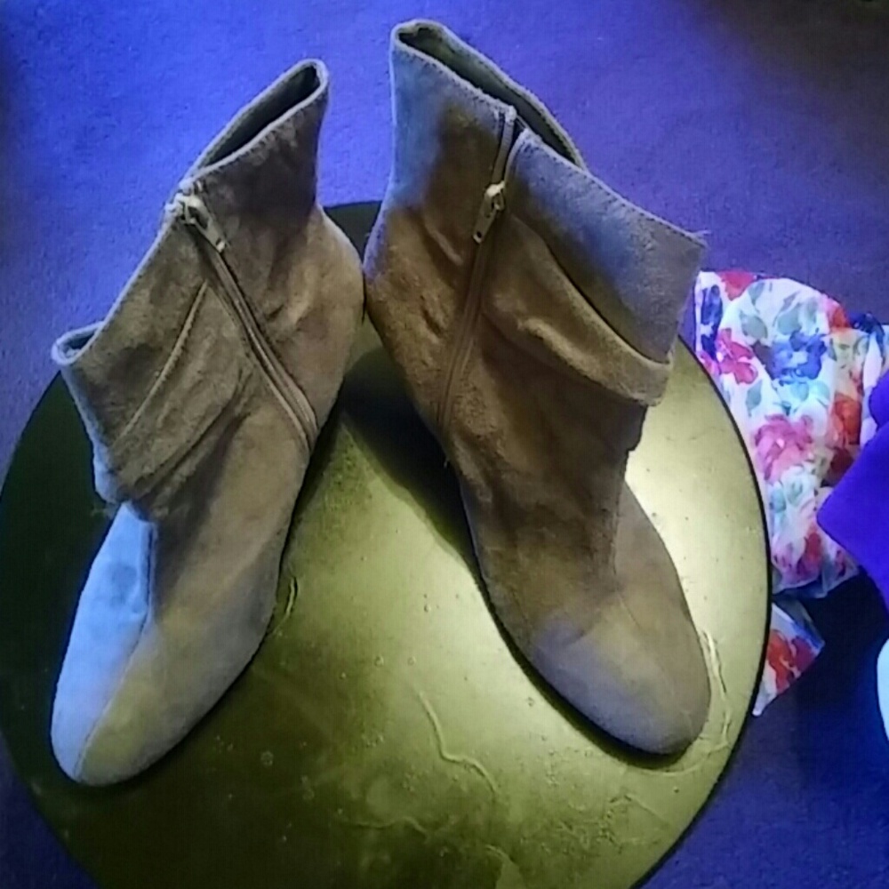 Gray suede Delicious booties
